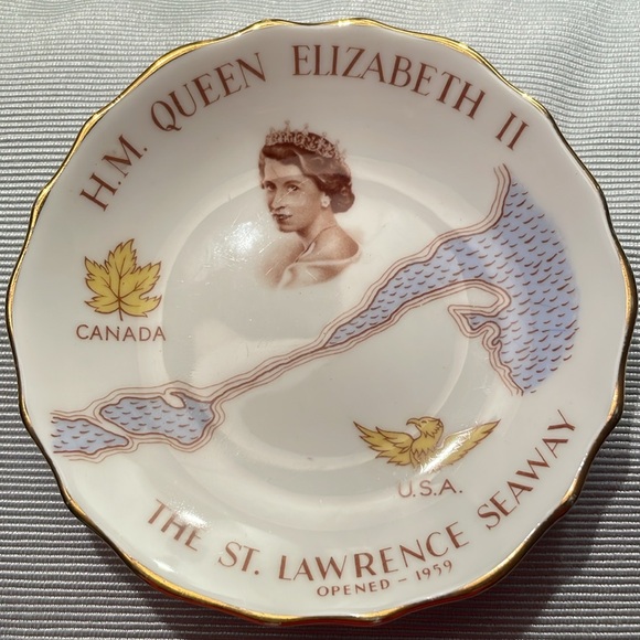 H.M. QUEEN ELIZABETH II commemorative ashtray/ small plate. - Picture 10 of 10